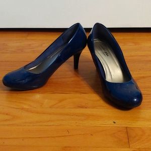 Navy blue pumps with comfort sole